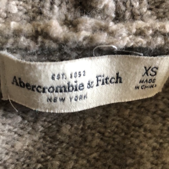 Abercrombie & Fitch cardigan. - Picture 5 of 5